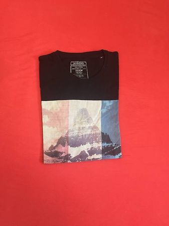 schwarzes T-Shirt mit Print (Grösse M)