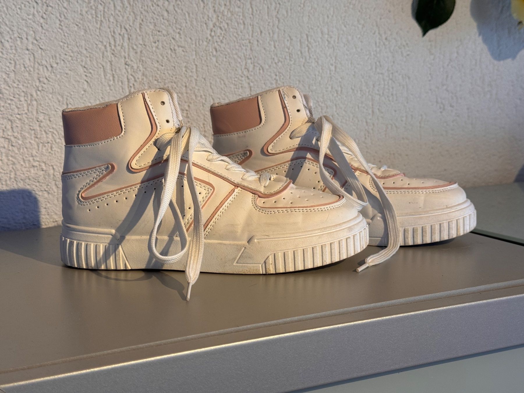 Schuhe für Mädchen: Schuhe Grösse 36 – Gebraucht aus Grosswangen von shoes.bags.and.co