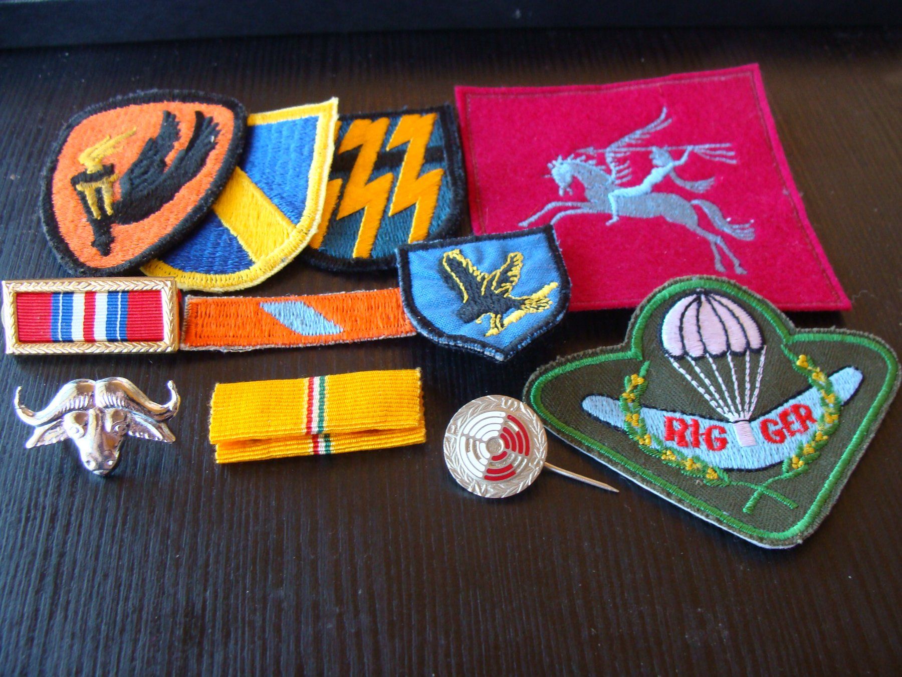 Placchette & Badge: Lot d'insignes et badges de para – Usato da Cuarny venduto da hen_g7hn