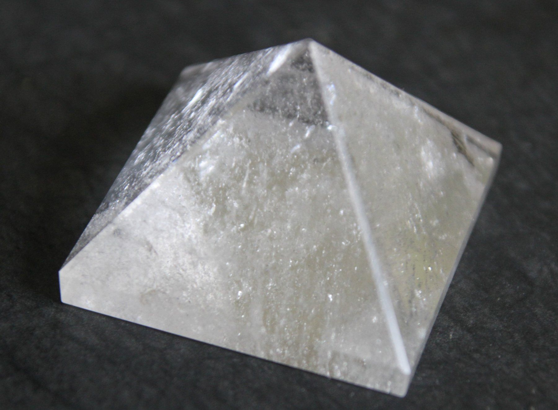 Minerali & Pietre curative: NEU: Bergkristall Pyramide 4 cm – Nuovo (secondo la descrizione) da Matten b. Interl venduto da EdelsteineInterlaken 3