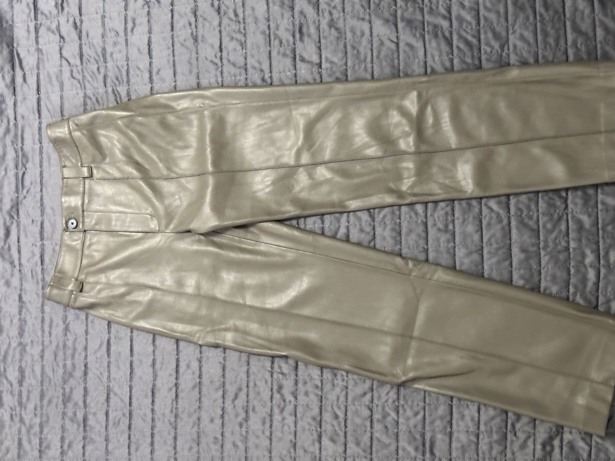 Zara Pantaloni: Zara Lederhose Kunstleder Khaki Gr. M – Usato da Zürich venduto da kri_hy6t