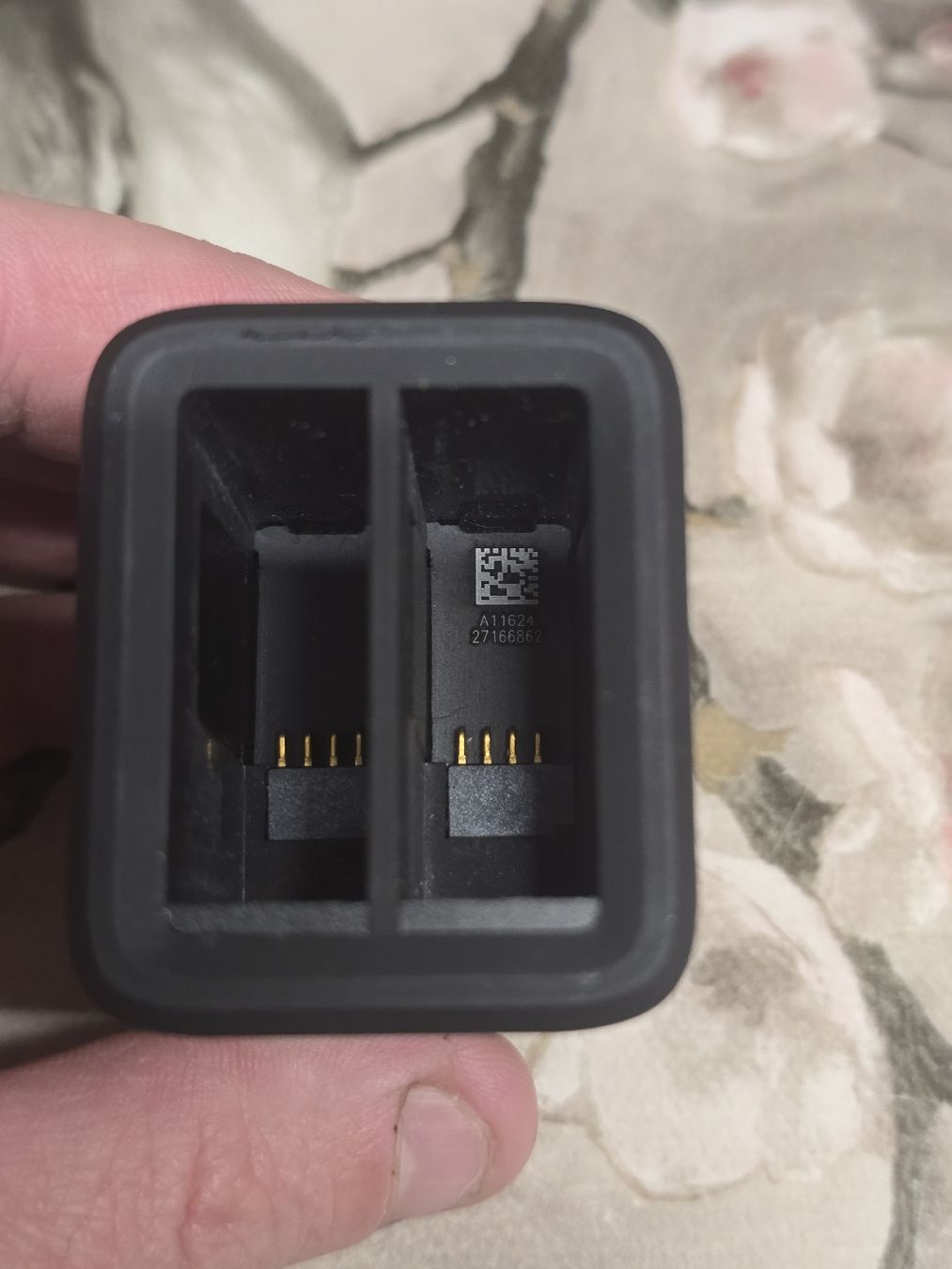 Gopro Caricabatterie: GoPro caricabatterie doppio, accessorio ottimo stato! – Usato da Solduno venduto da lucatriacca1 3