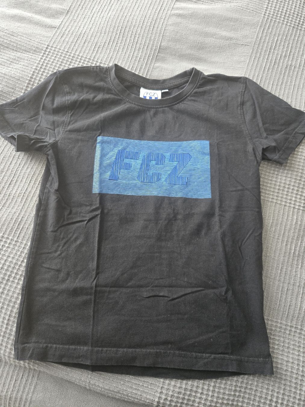 Camicie, T-shirt & Polo: FCZ Shirt gr.134 – Usato da Zürich venduto da Deesay