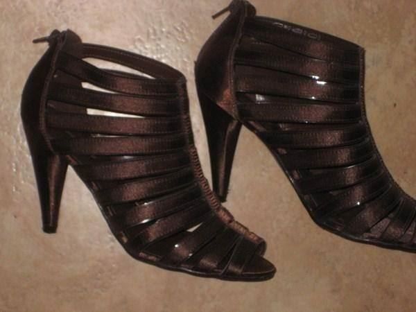 Dosenbach Scarpe da donna: Sandalette / Pumps braun schimmernd Grösse 37 – Nuovo (secondo la descrizione) da Füllinsdorf venduto da Schlupp 1
