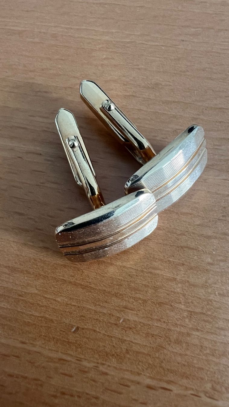 Gemelli: Elegante Manschettenknöpfe, Goldfarben, – Usato da Schmerikon venduto da Kneisel
