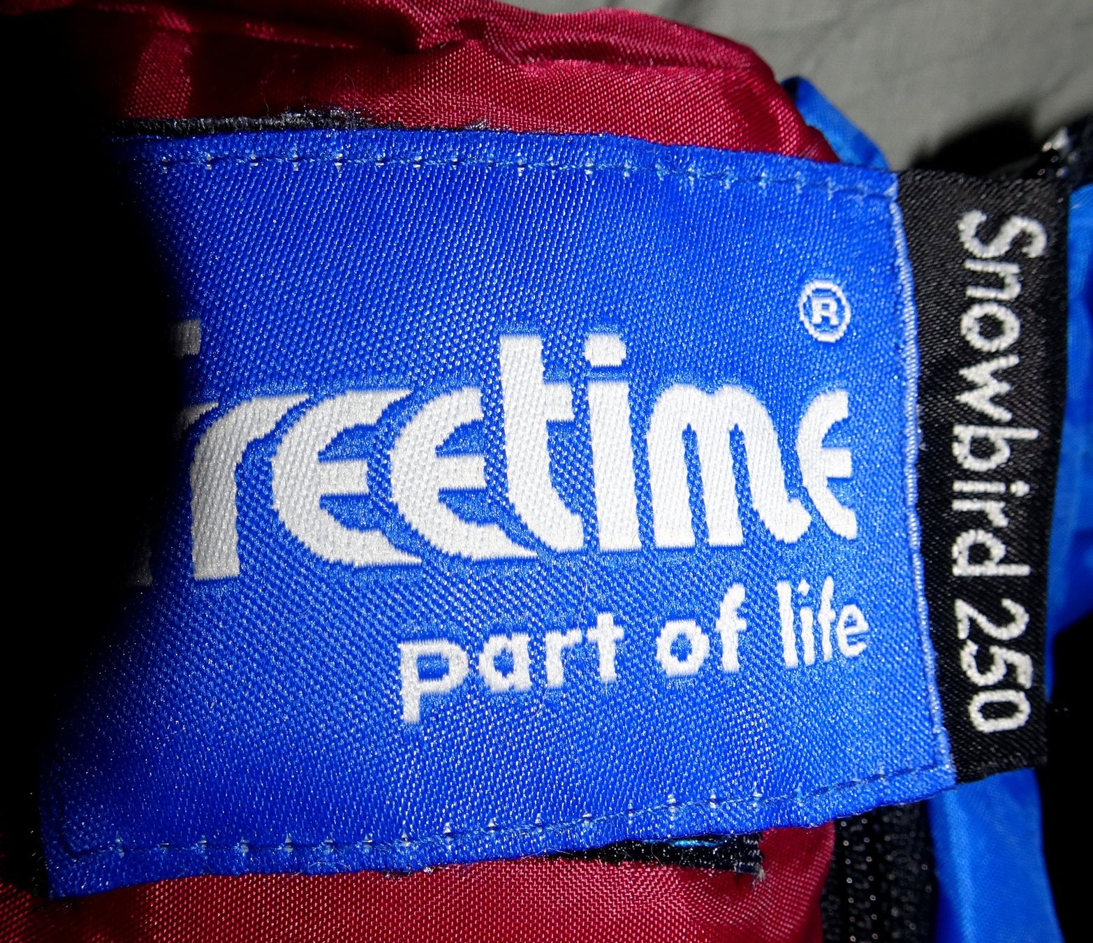 Sacs de couchage: Schlafsack, blau und rot – D'occasion à Lausanne par jag_sj6f 2