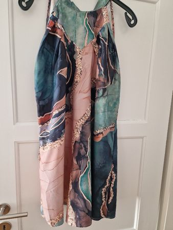 Sommerliches Neckholder-Kleid, Grösse M, Top Zustand!
