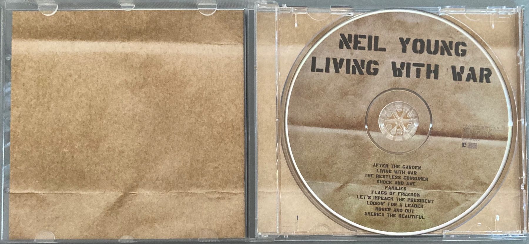 CD: NEIL YOUNG - LIVING WITH WAR – Usato da Poliez-Pittet venduto da Newtown-Records 2