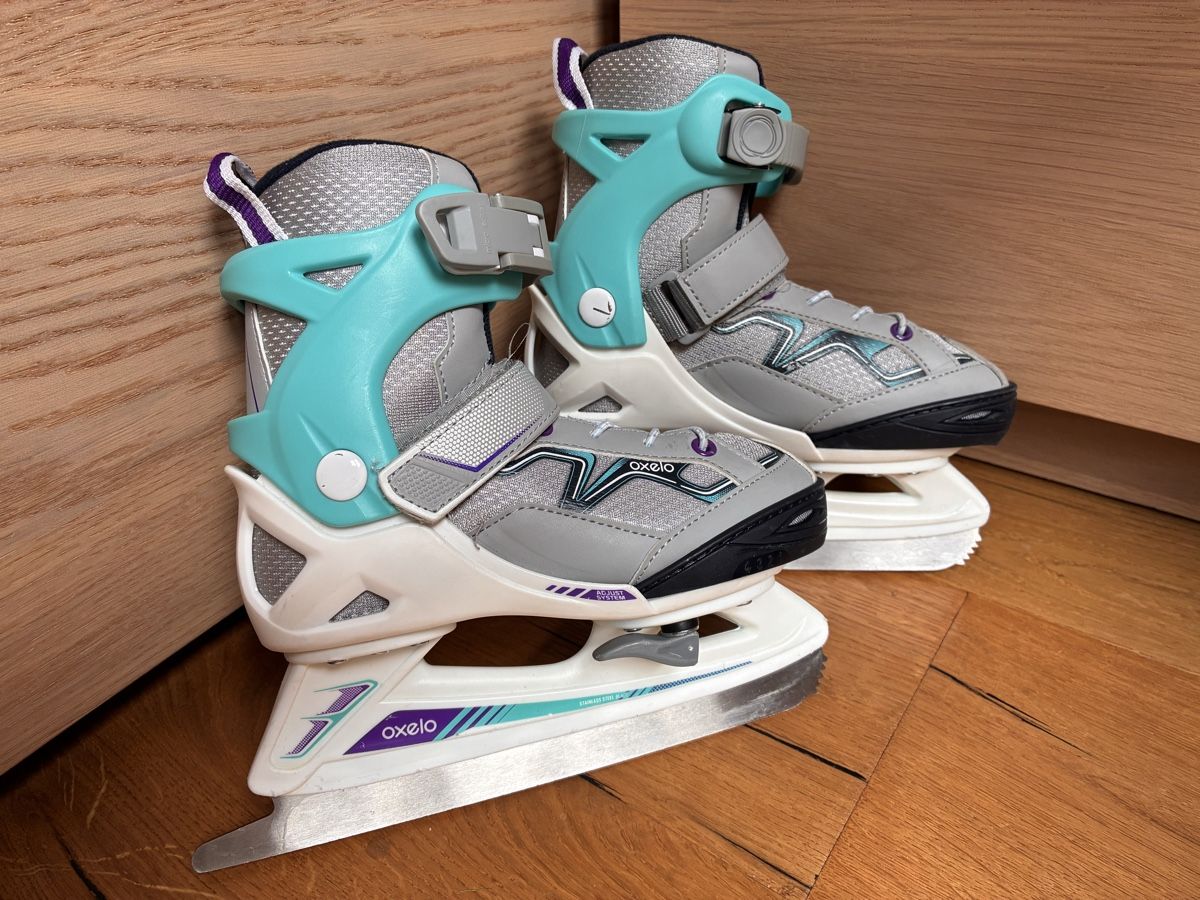 Oxelo Pattini da ghiaccio: Patins à glace réglables 28-32 – Usato da Charmey (Gruyère) venduto da Guana_marge 1