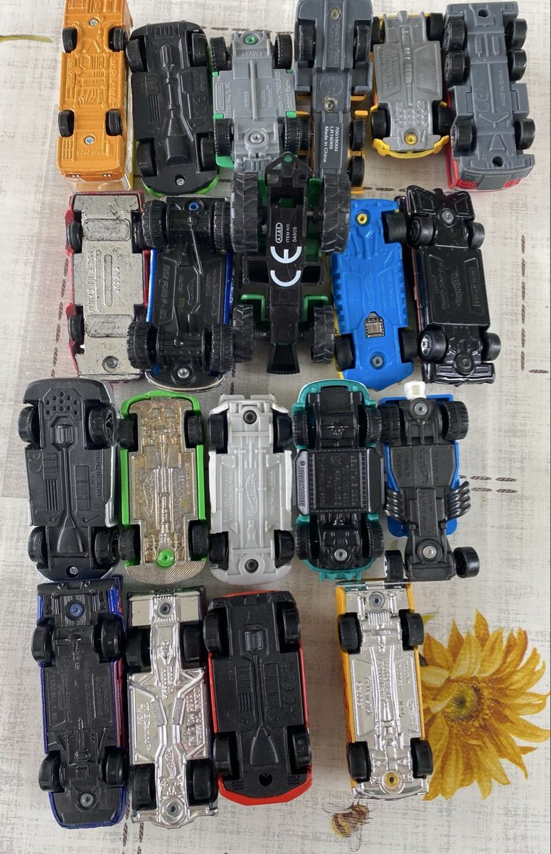 Hot Wheels Jouets: Konvolut Spielzeugautos gebraucht  – D'occasion à Allschwil par Deal_Tiger99 3