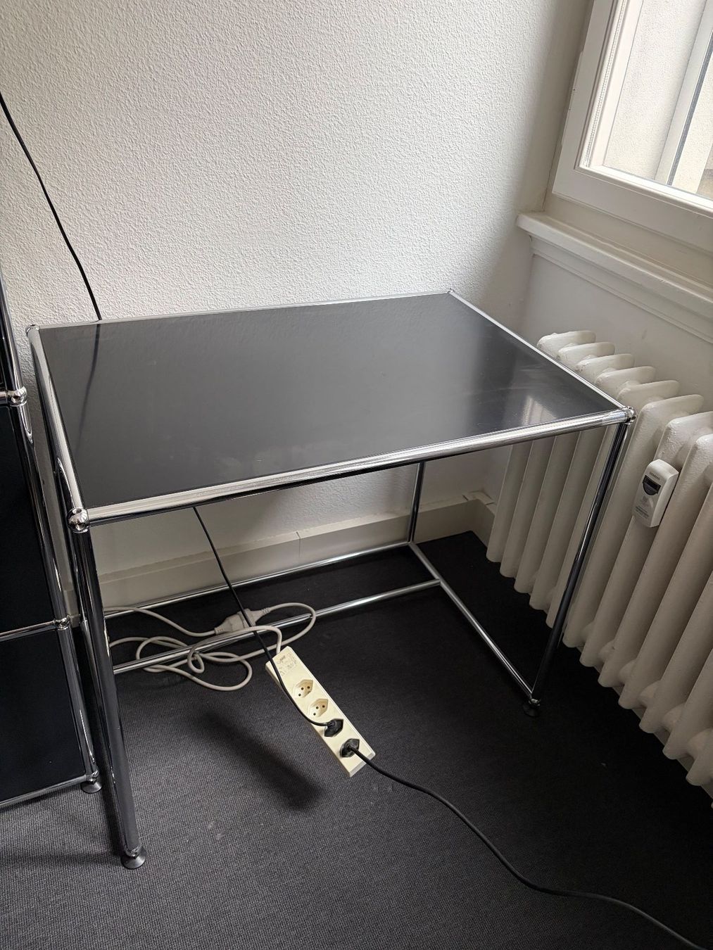 USM Tables: USM Haller Table d'appoint – D'occasion à Evilard par Alexia_Z