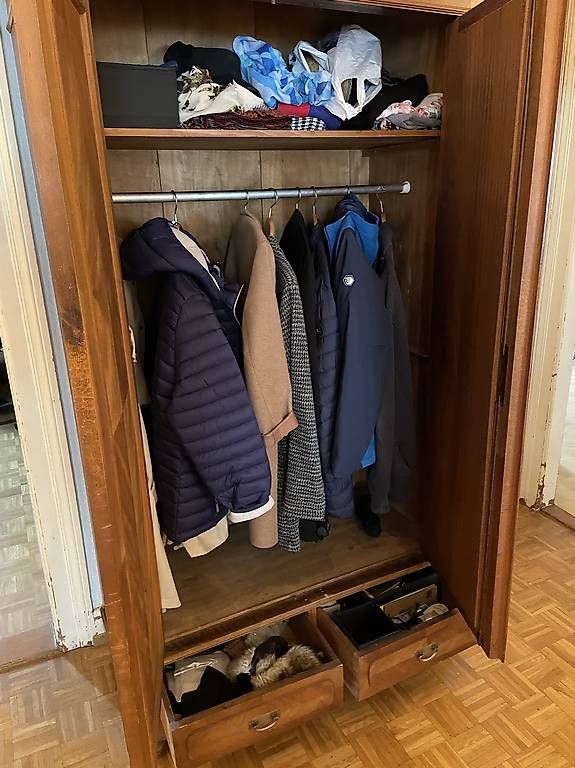 Schränke: Kleiderschrank  – Gebraucht aus Riehen von mer_9kzk