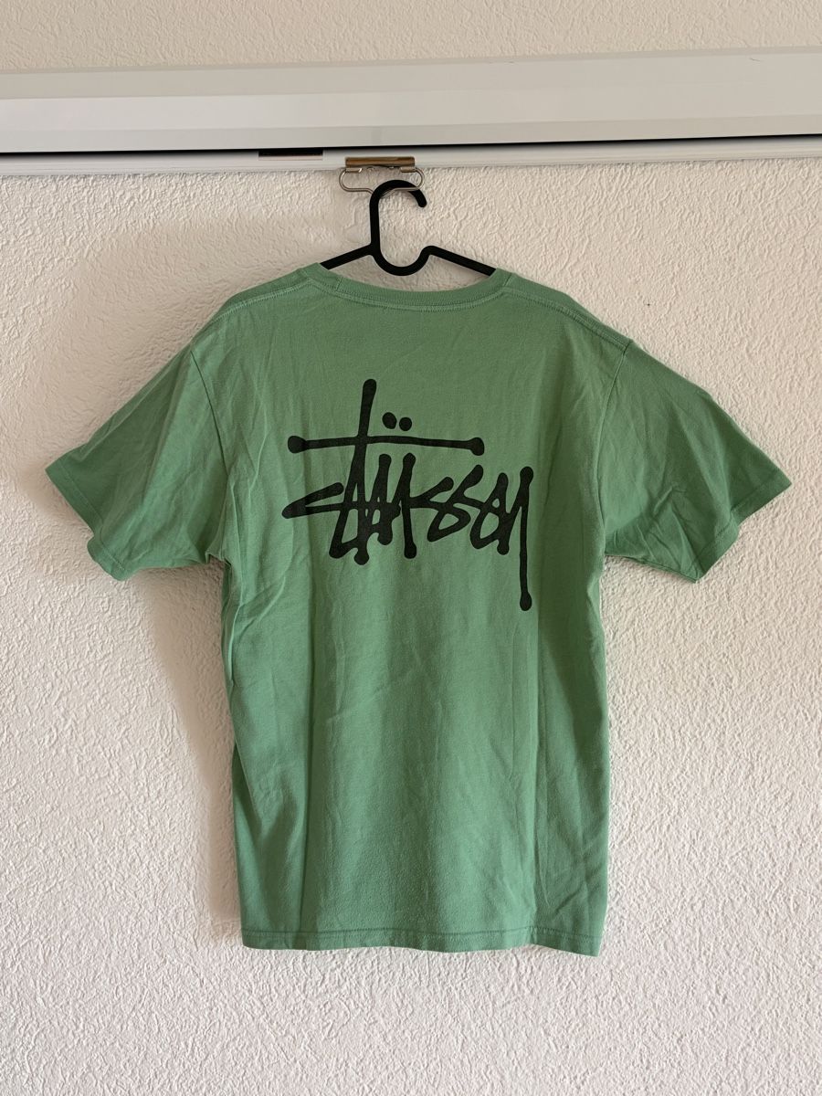 Stüssy T-Shirts: Stüssy backprint Tshirt grün – Gebraucht aus Bern von cycloor