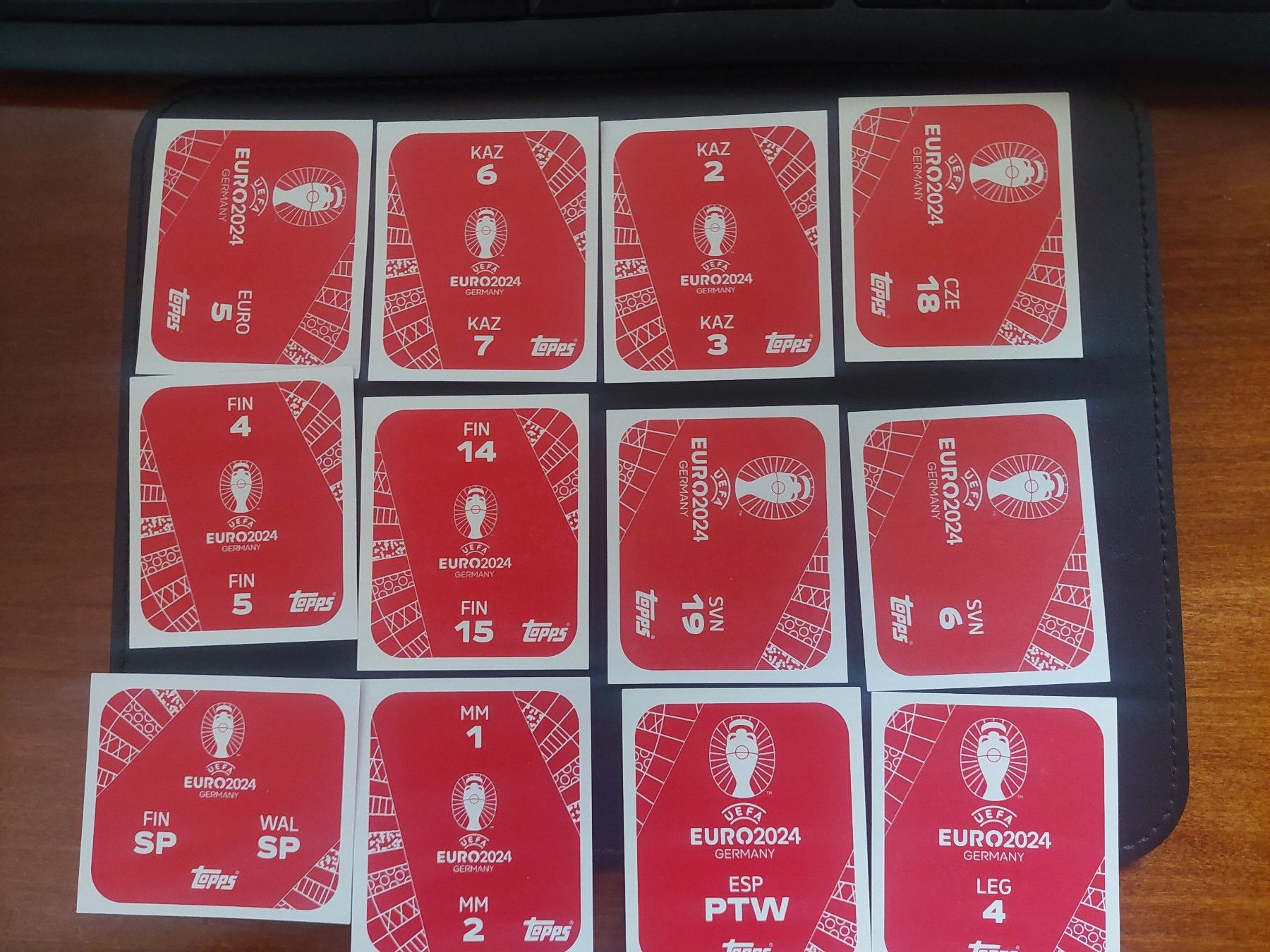 Topps Carte collezionabili: 12 x STICKERS EURO 2024 – Usato da Biel/Bienne venduto da Deboma 1