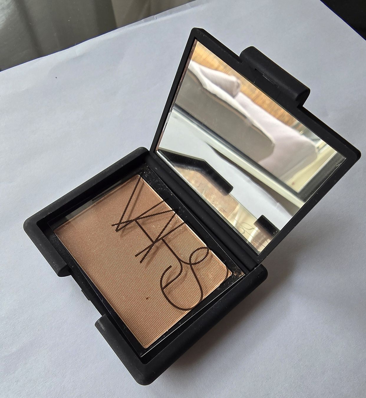 Nars Make-up: Blush NARS NEUF teinte "ILLICIT" beige 4.8 grammes – Neu und originalverpackt aus Genève von Saleena 1
