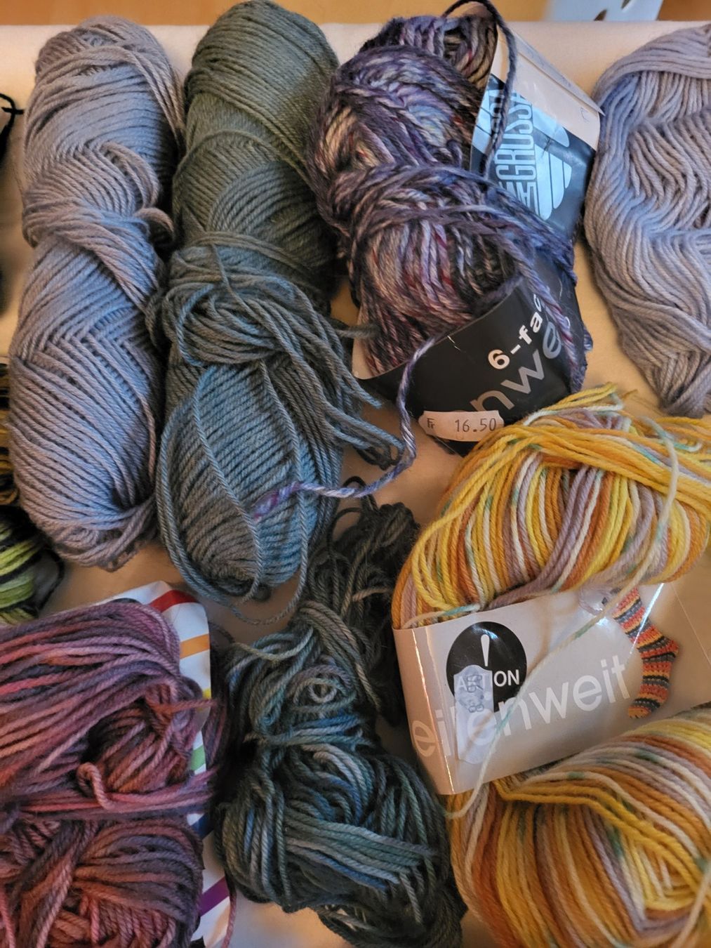 Lana: 33 x Sockenwolle – Usato da Guggisberg venduto da Aegertenlehn 3