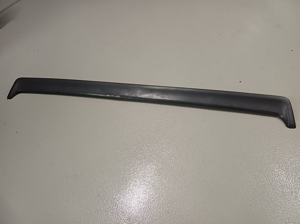 Tutti pezzi di ricambio auto: Aileron Bmw E30 – Usato da Morges venduto da enz_9g2k