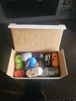 Kapseln Figuren Set mit Karten gute Sammlung Jumping Beans