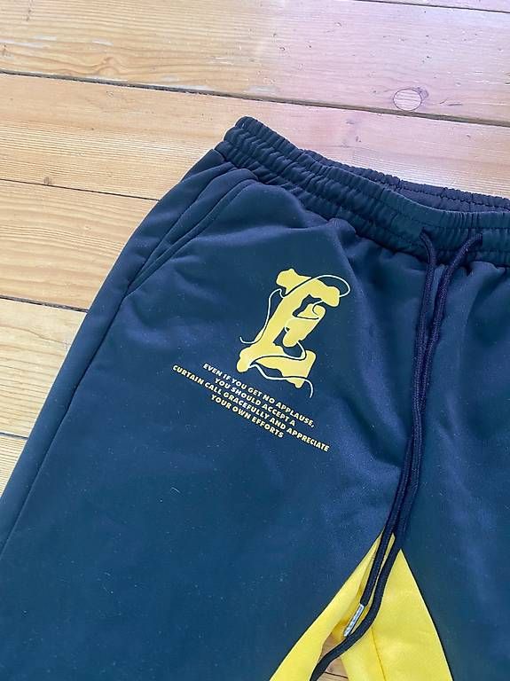 Hosen: Flared Sweatpants – Gebraucht aus Safnern von Avalona_07 2