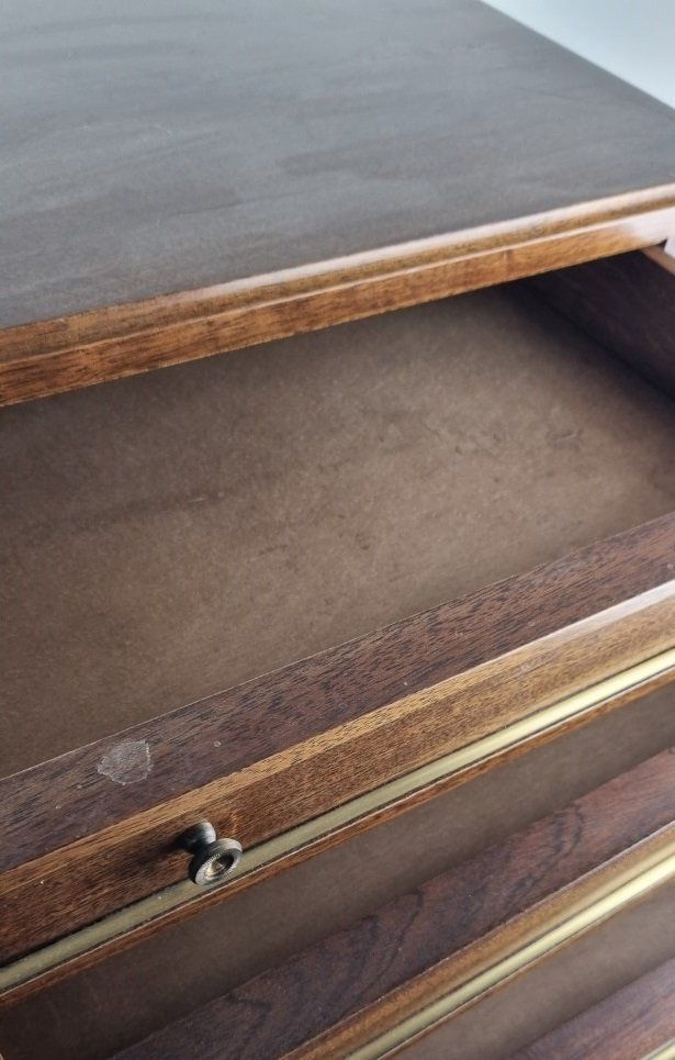 Tavoli: Kleiner Beistelltisch mit 3 Schubladen – Usato da Flums venduto da Flumsantik 4