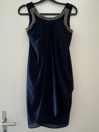 Elegantes, dunkelblaues Kleid mit Schmucksteinen, Gr. 36