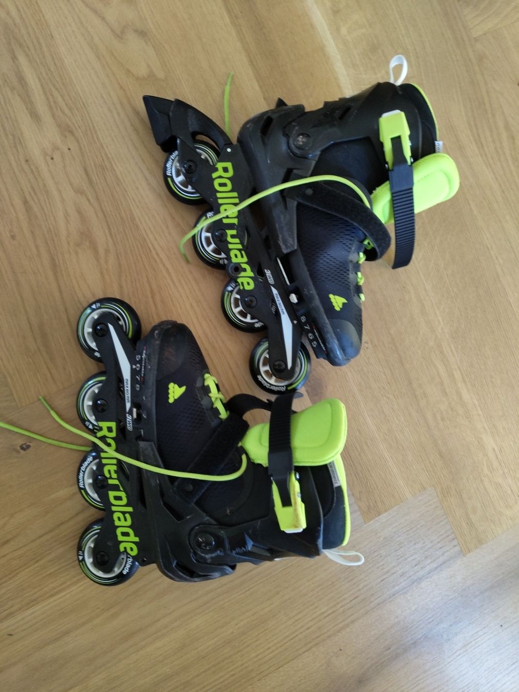 Pattini in linea & Pattini a rotelle: rollerblades Microblade Kinder Inlineskates 36.5-40 – Usato da Gams venduto da bigwolfi-schnuggel