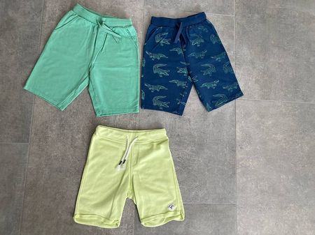 Kurze Sweatershort 3er Set neuwertig (Gr. 122)