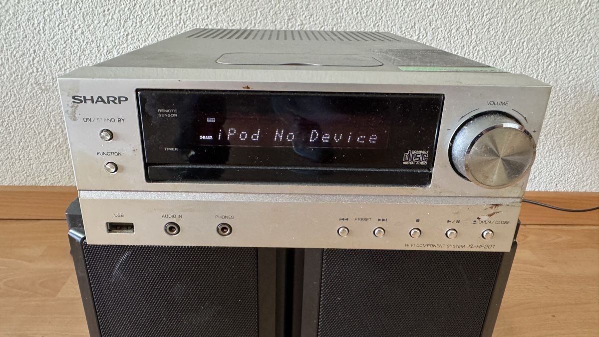Sharp Lettore multimediale & Streamer: Sharp Hi-Fi Component System XL-HF201 mit iPod-Dock, CH-Vers – Usato da Fällanden venduto da Limousinenswiss 2
