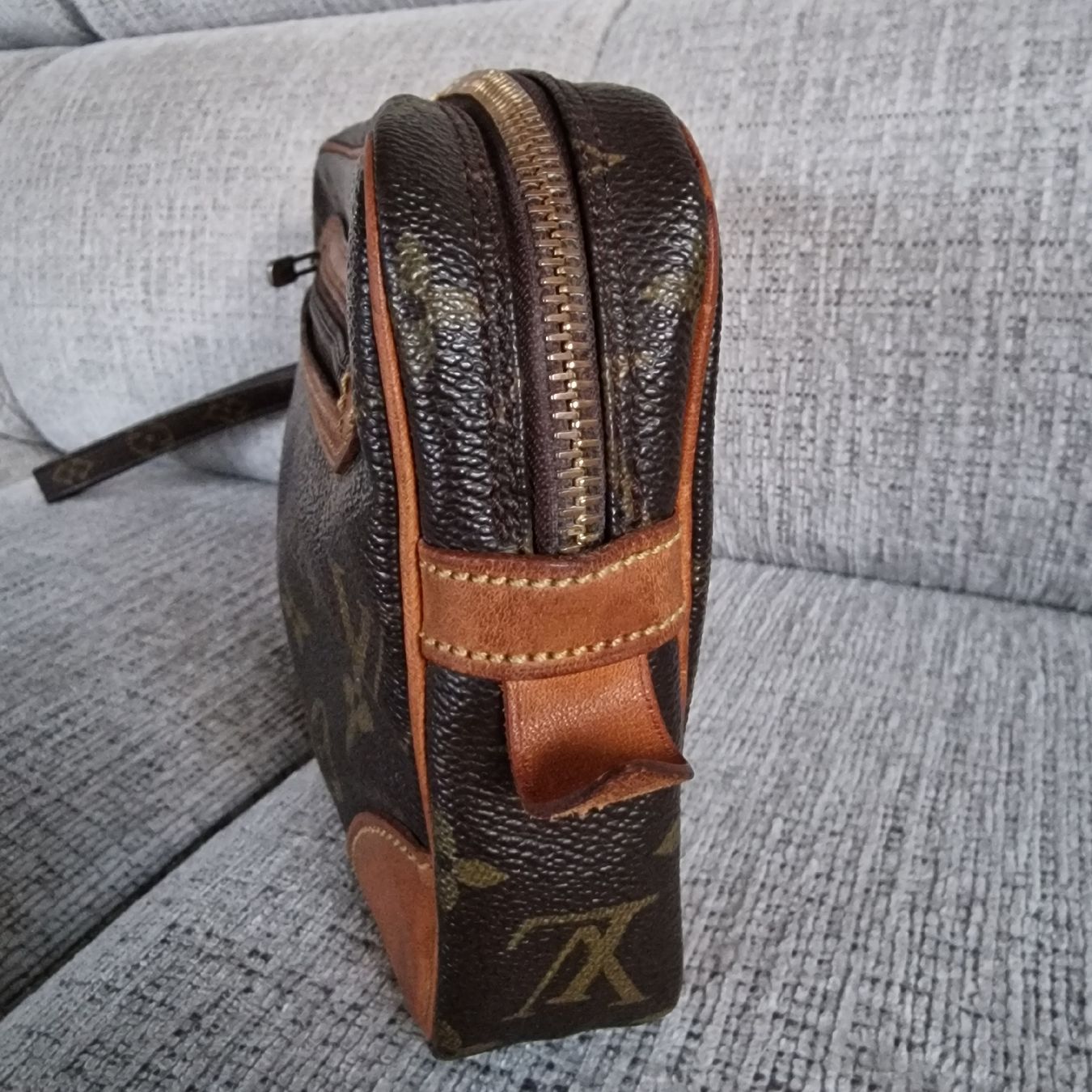 Louis Vuitton Taschen: Louis Vuitton Pochette Monogram Dragonne + Zertifikat – Gebraucht aus Effretikon von 84CK 5