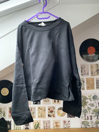 Schwarzer Pullover 