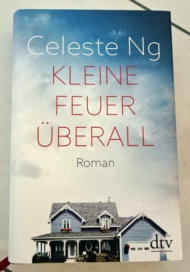 Libri: Celeste Ng Kleine Feuer überall – Usato da Wetzikon ZH venduto da strubeli024