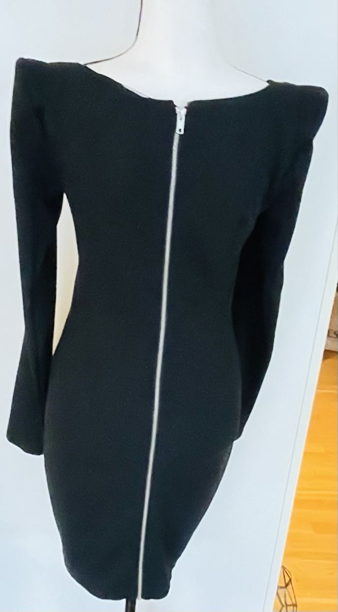 Kleider: AMISU Schwarzes Kleid Gr. 36 Elegant Figurbetont – Gebraucht aus Gränichen von RetoLexi 3