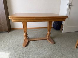 Alter Holztisch, ausziehbar