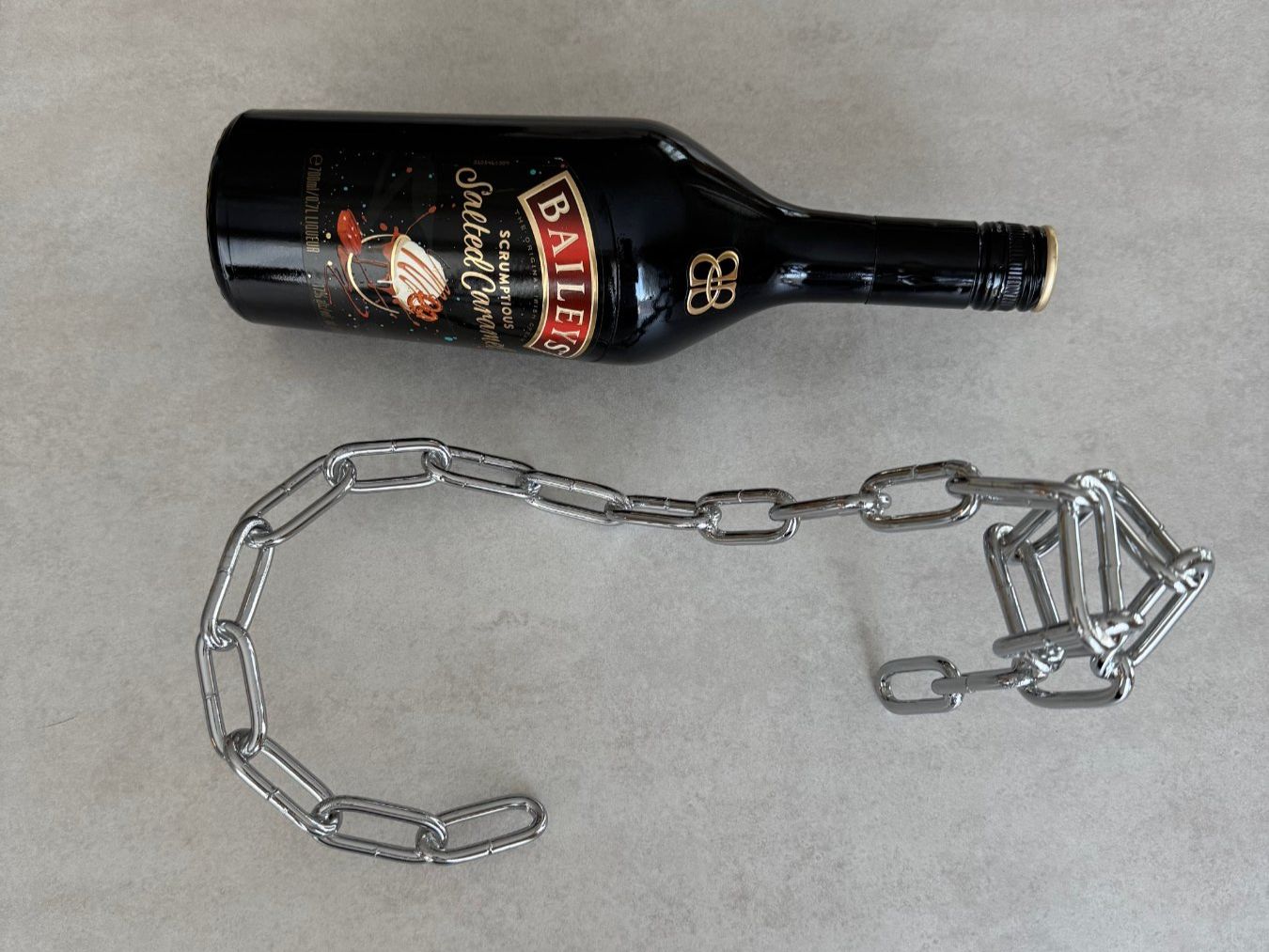 Portabottiglie: Magischer Weinflaschenhalter Kette – Usato da Embrach venduto da Rondamaro 3