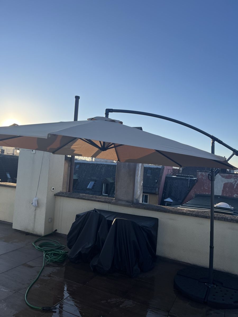 Gonser Ombrelloni: Cantilever parasol 350 cm with Base – Usato da Zürich venduto da cla_h9bf 2
