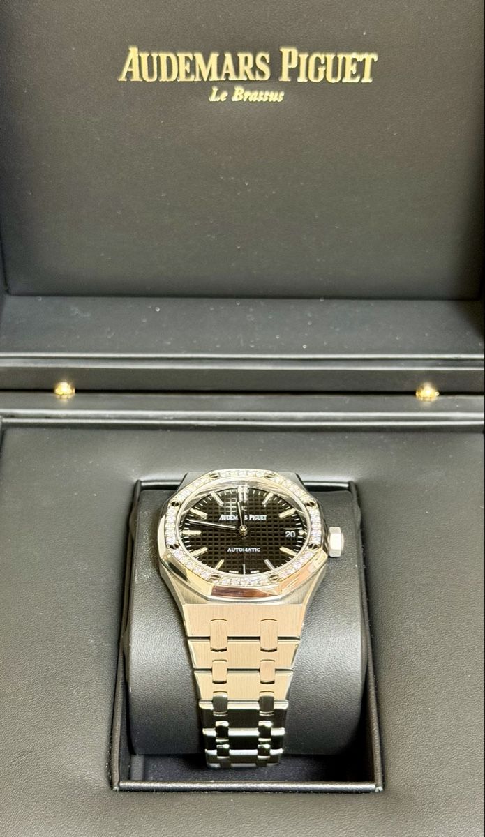 Audemars Piguet Orologi: Audemars Piguet Royal Oak 37mm Diamonds – Usato da Zürich venduto da WATCHROOM 5
