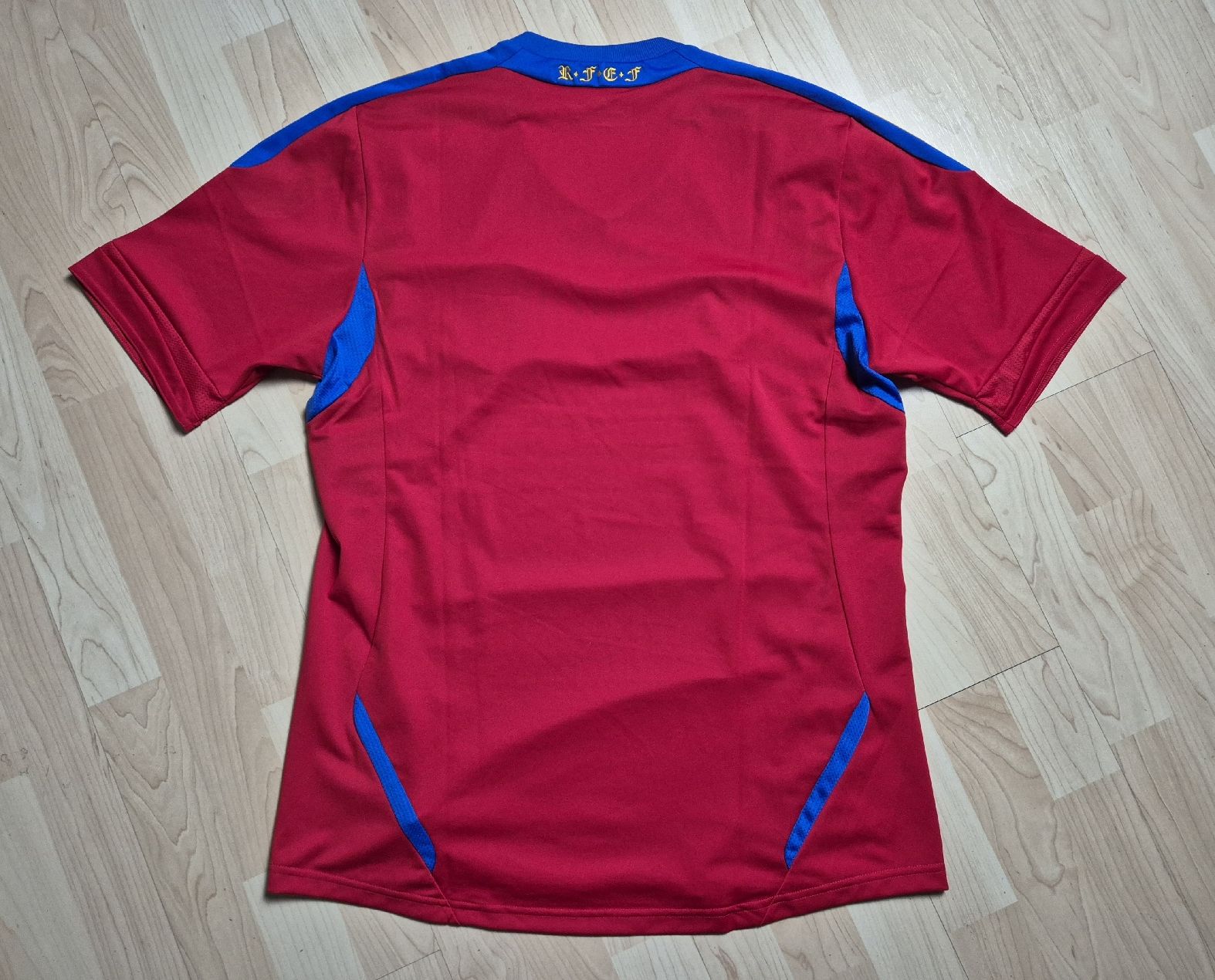 Adidas Canottiere & Pantaloni: Adidas 2011 Spanien Trikot Grösse L – Nuovo (secondo la descrizione) da St. Gallen venduto da CaliSunshine 1