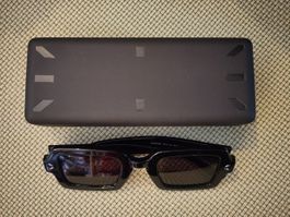 Schwarze Sonnenbrille von Alexander McQueen