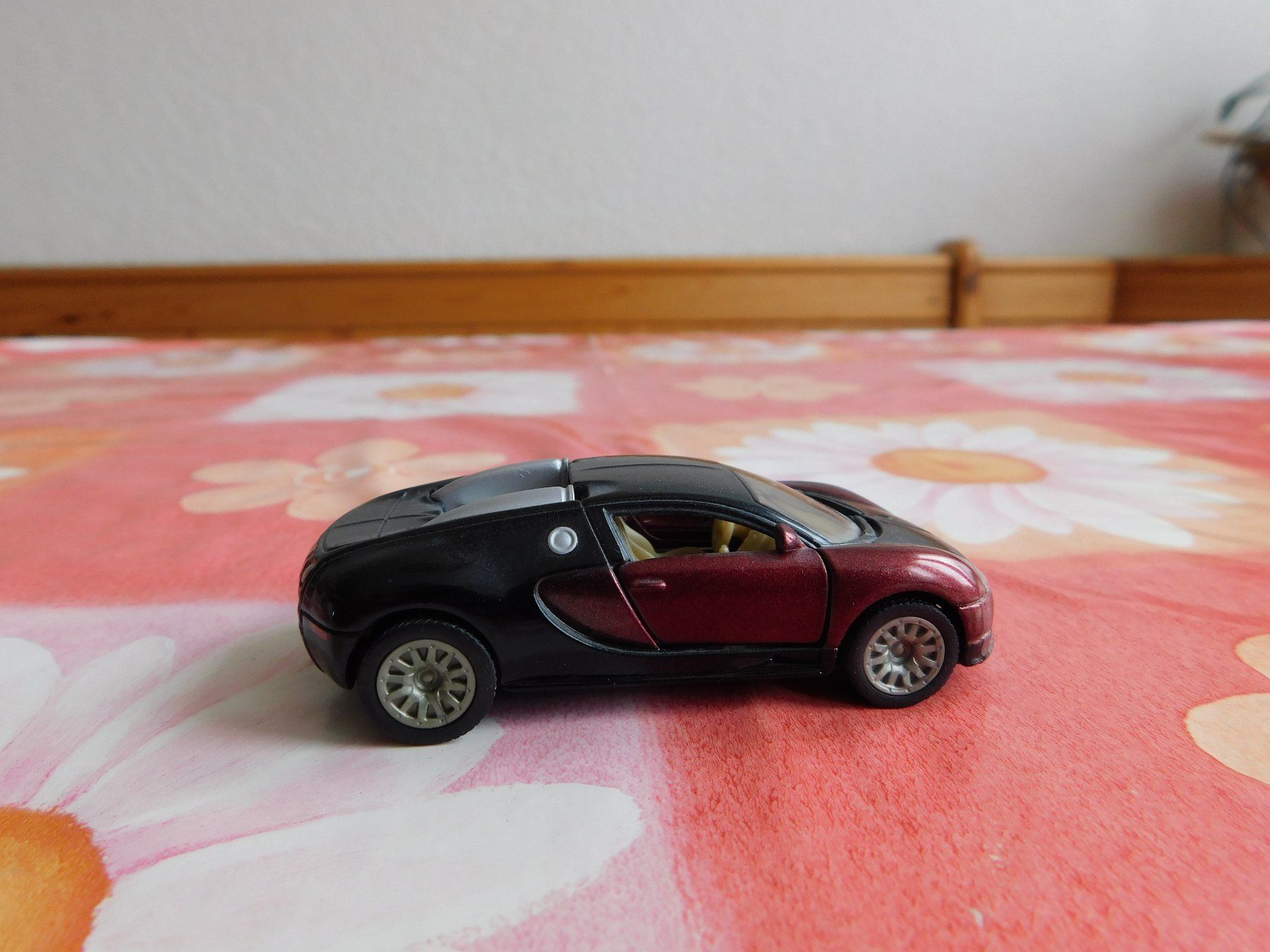 Siku Modellini d'auto: Siku Bugatti Veyron rot- schwarz – Nuovo (secondo la descrizione) da Strengelbach venduto da Wedi73 9