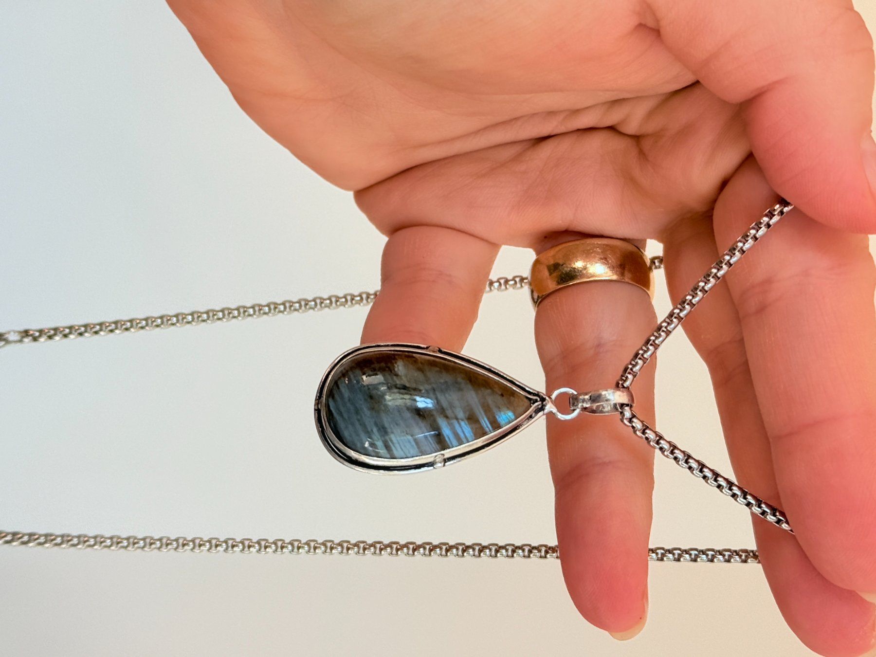 Ketten: Collier avec pendentif pierre labradorite forme goutte – Neu und originalverpackt aus Genève von AWWA 4