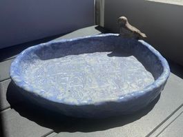 Keramik Vogeltränke mit Vogel handgemacht