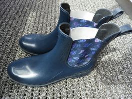 Blaue Regen-Boots Gr. 39 mit Blumenmuster - Neuwertig