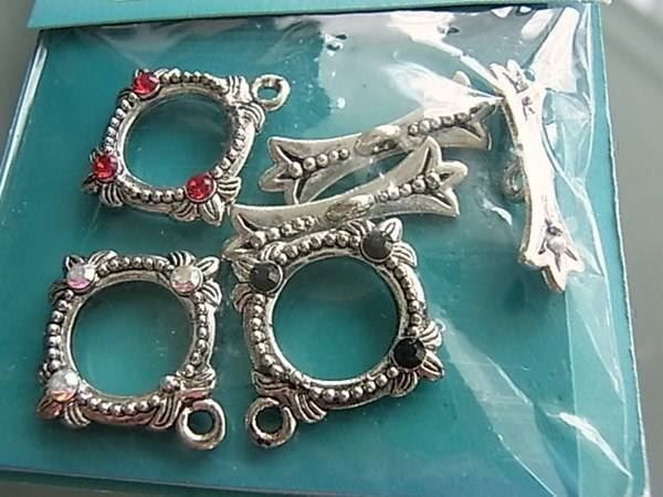 Perle (finte): 3 Stab Verschlüsse mit Strass  Swarovski – Nuovo e nell'imballaggio originale da Alpnachstad venduto da perlengaby