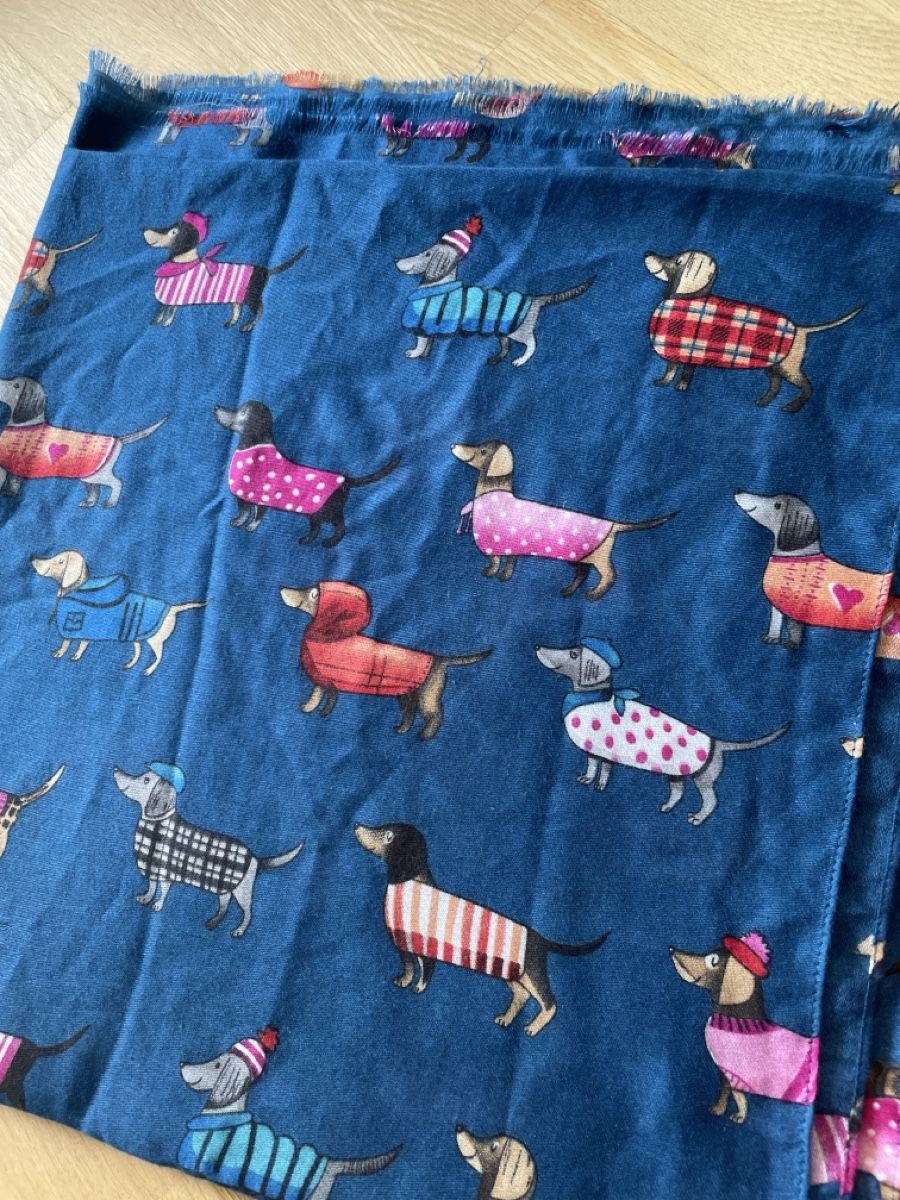 Sonstige Mädchenkleider: Schal mit Dackel-Motiv, Top Zustand – Gebraucht aus Rüfenacht BE von Edinas_shop 2