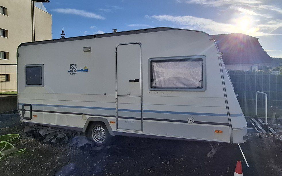 Knaus Veicoli da campeggio: Wohnwagen Knaus Azur 495 – Usato da Menziken venduto da CorinneKoller