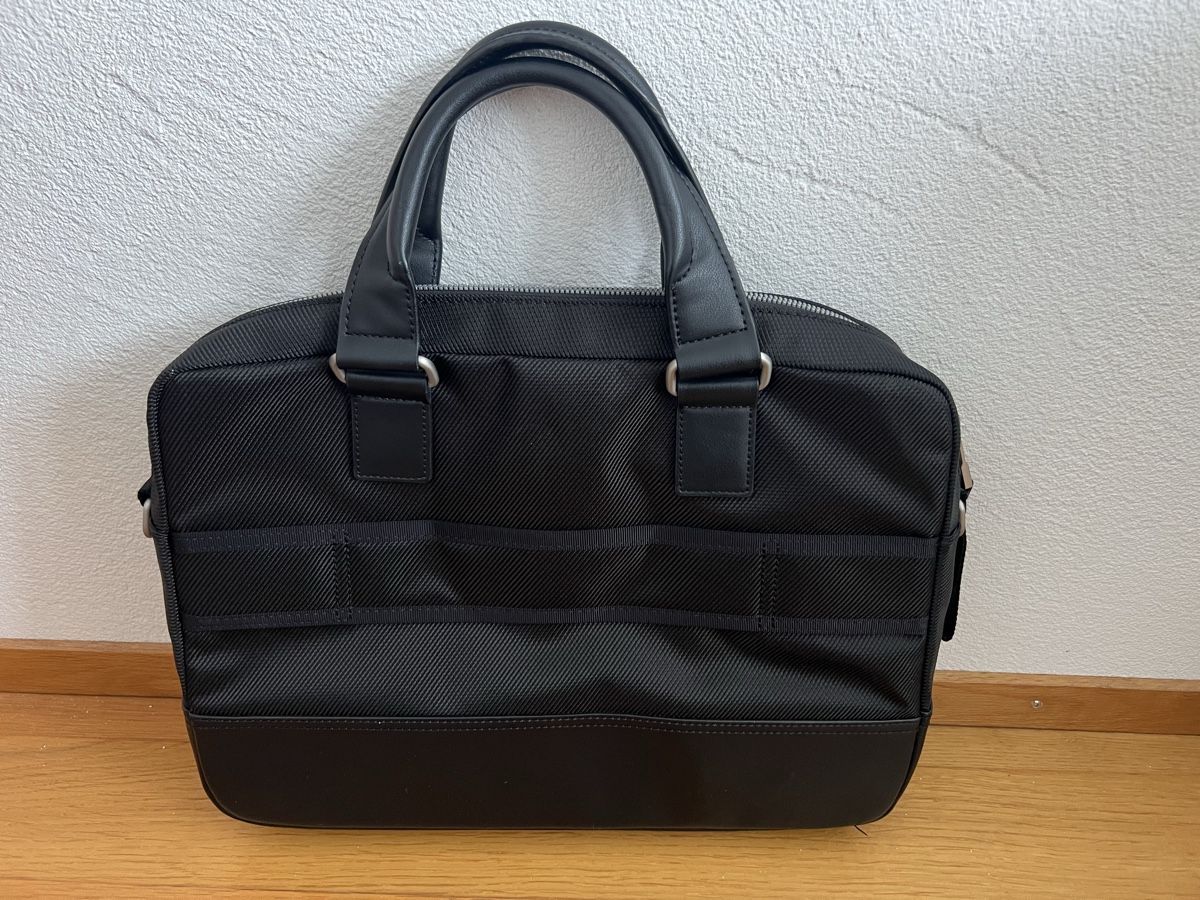 Valigie & Borse: Schwarze Tommy Hilfiger Laptoptasche – Nuovo (secondo la descrizione) da Tumegl/Tomils venduto da tbottoni 1
