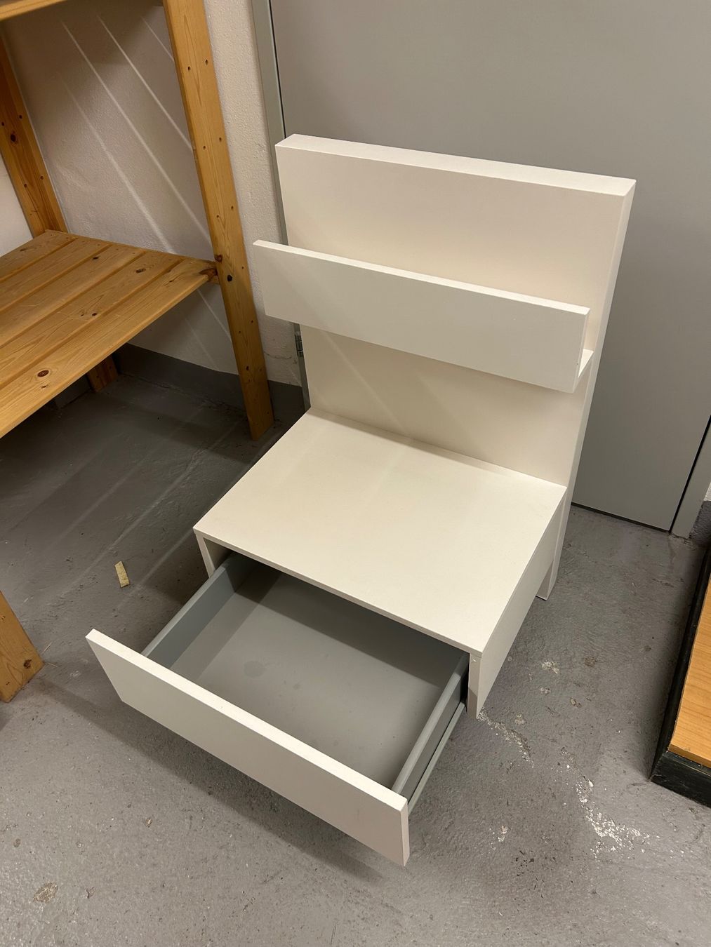 Ikea Comodini: Malm Nachttisch weiss – Usato da Zürich venduto da Ctoc 2