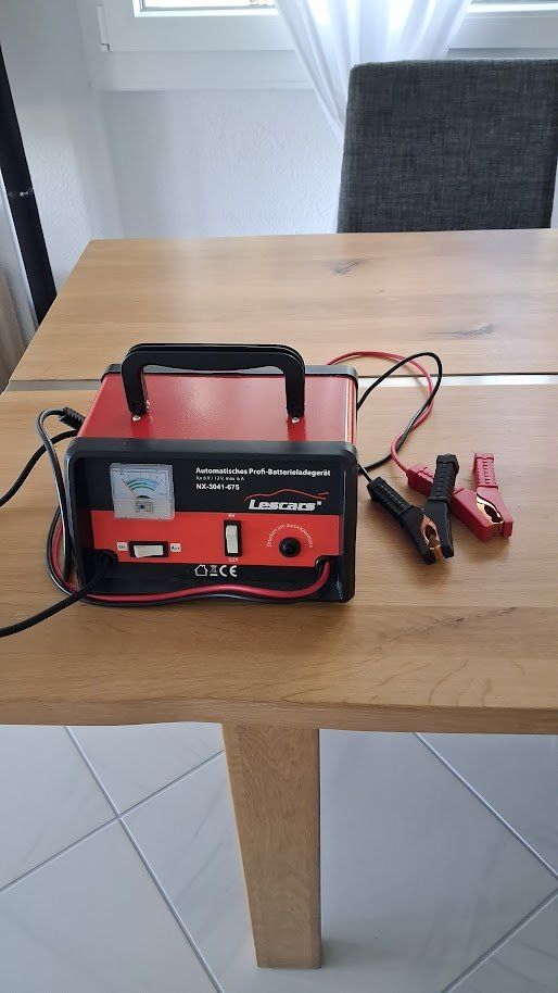 Caricabatterie: PROFI - LADEGERÄT  6 & 12 VOLT – Usato da Tann venduto da elolecig