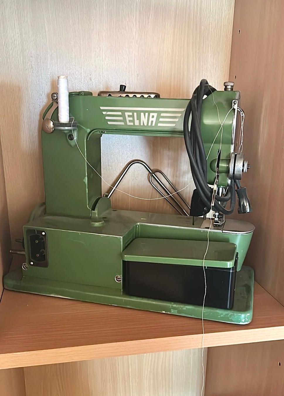 Elna Nähmaschinen: Machine à coudre Elna Grasshopper – Gebraucht aus Blonay von alexandremaurer_84