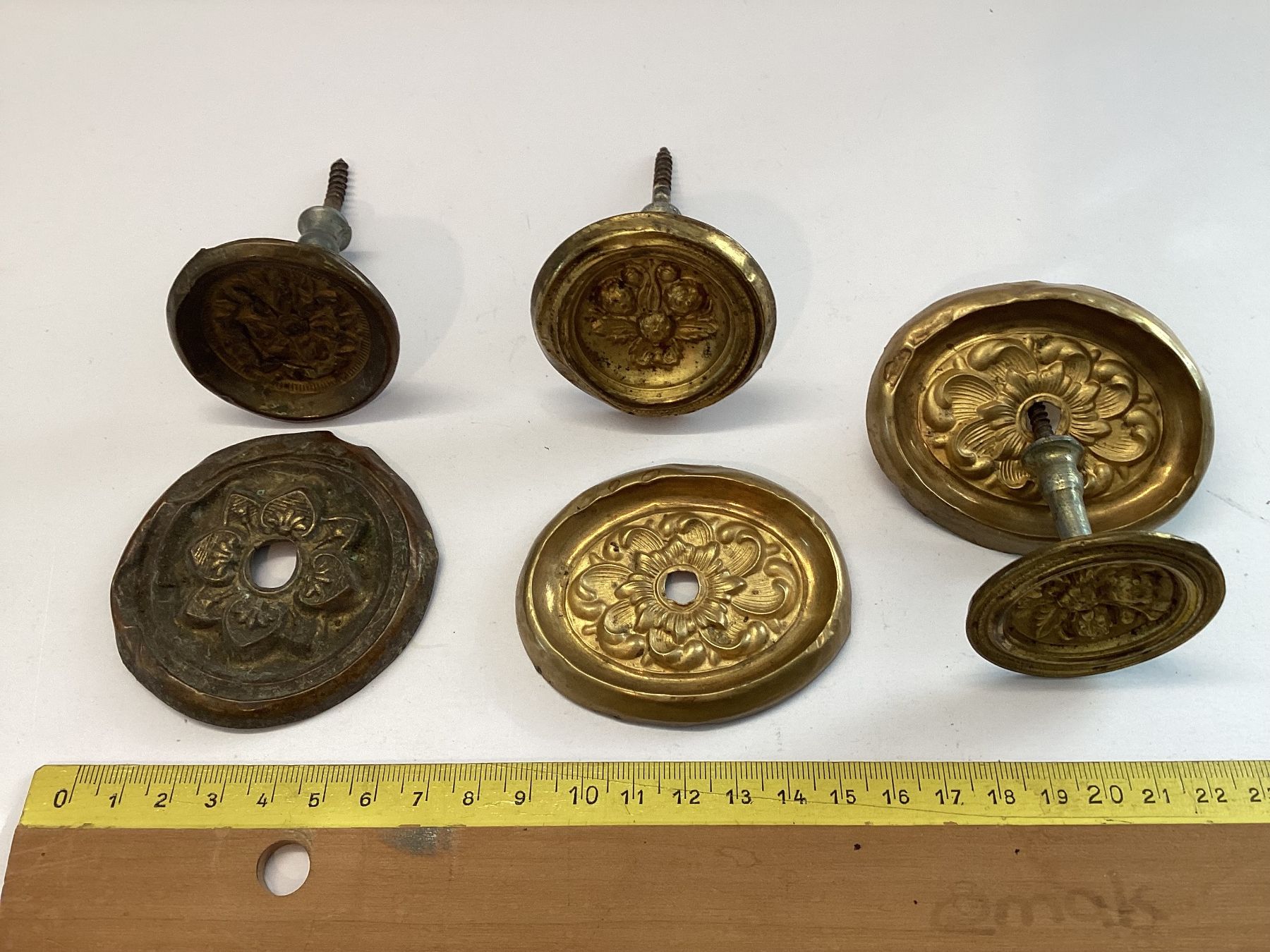 Ferramenta: Antike Messing Beschäge – Usato da Eglisau venduto da mar_5rn2 7